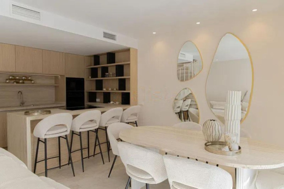 4 Bed Apartment for sale in Nueva Andalucía Costa Del Sol, Málaga, Spain