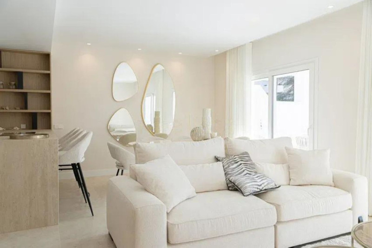 4 Bed Apartment for sale in Nueva Andalucía Costa Del Sol, Málaga, Spain