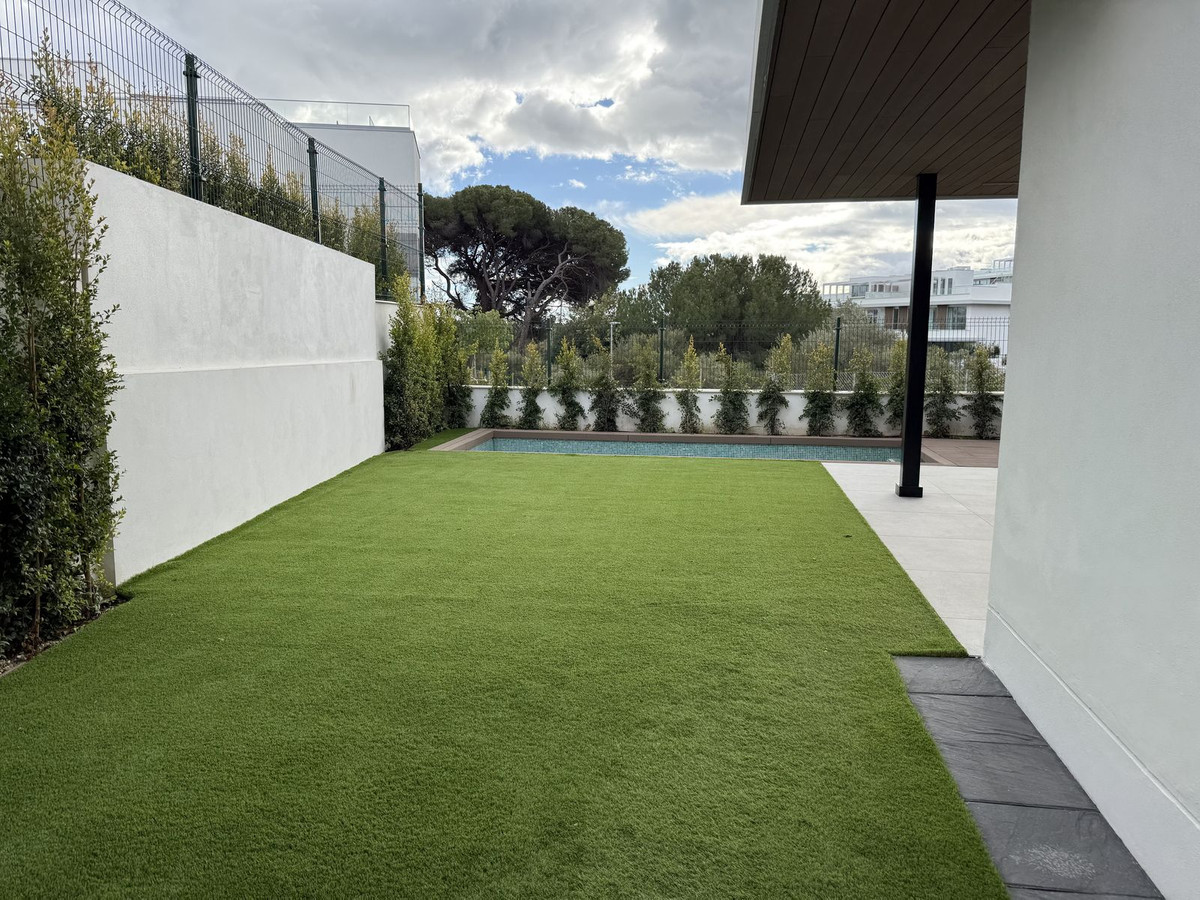 4 Bed Apartment for sale in Marbella Costa Del Sol, Málaga, Spain
