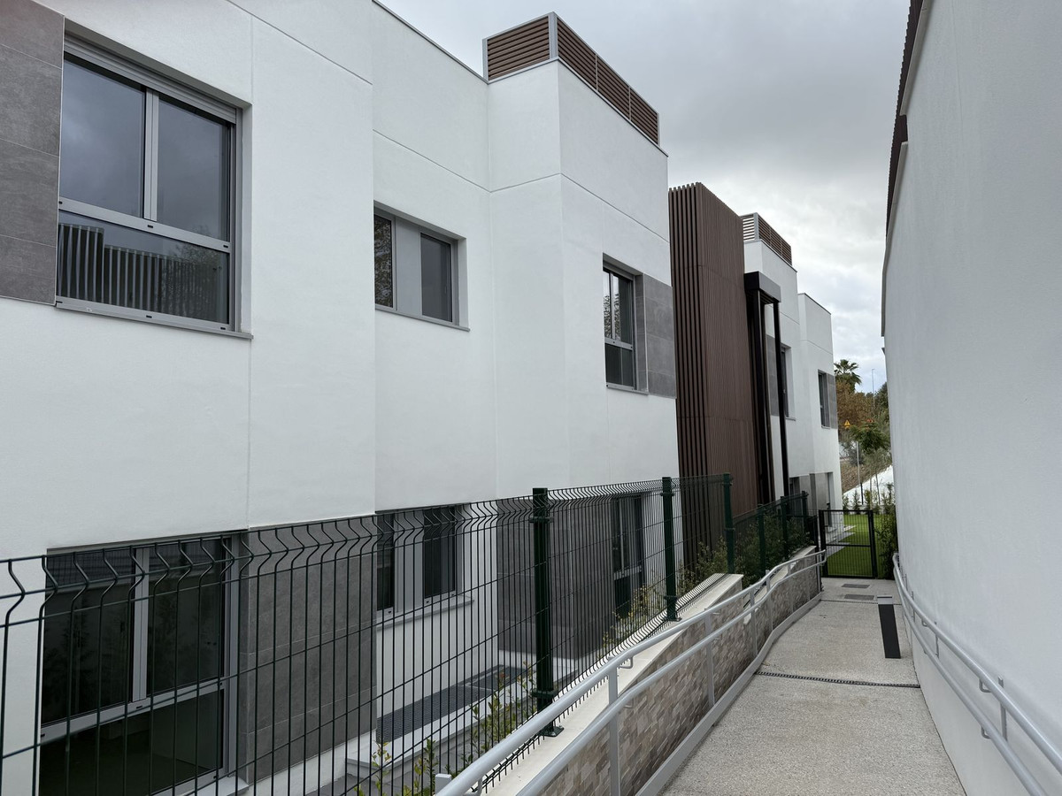 4 Bed Apartment for sale in Marbella Costa Del Sol, Málaga, Spain