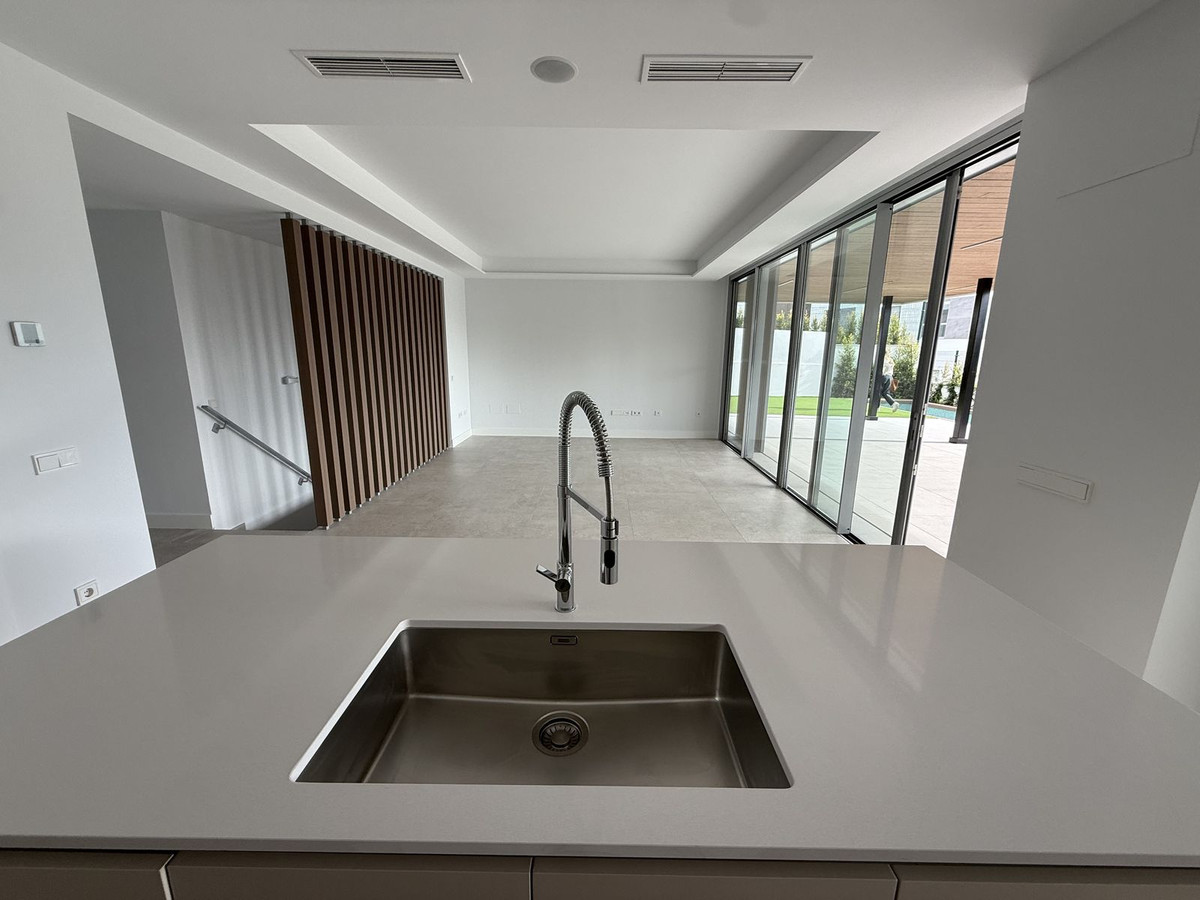 4 Bed Apartment for sale in Marbella Costa Del Sol, Málaga, Spain