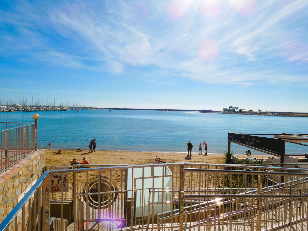 Se vende Apartamento Planta Media de 3 dormitorios en Costa Blanca, Alicante, España