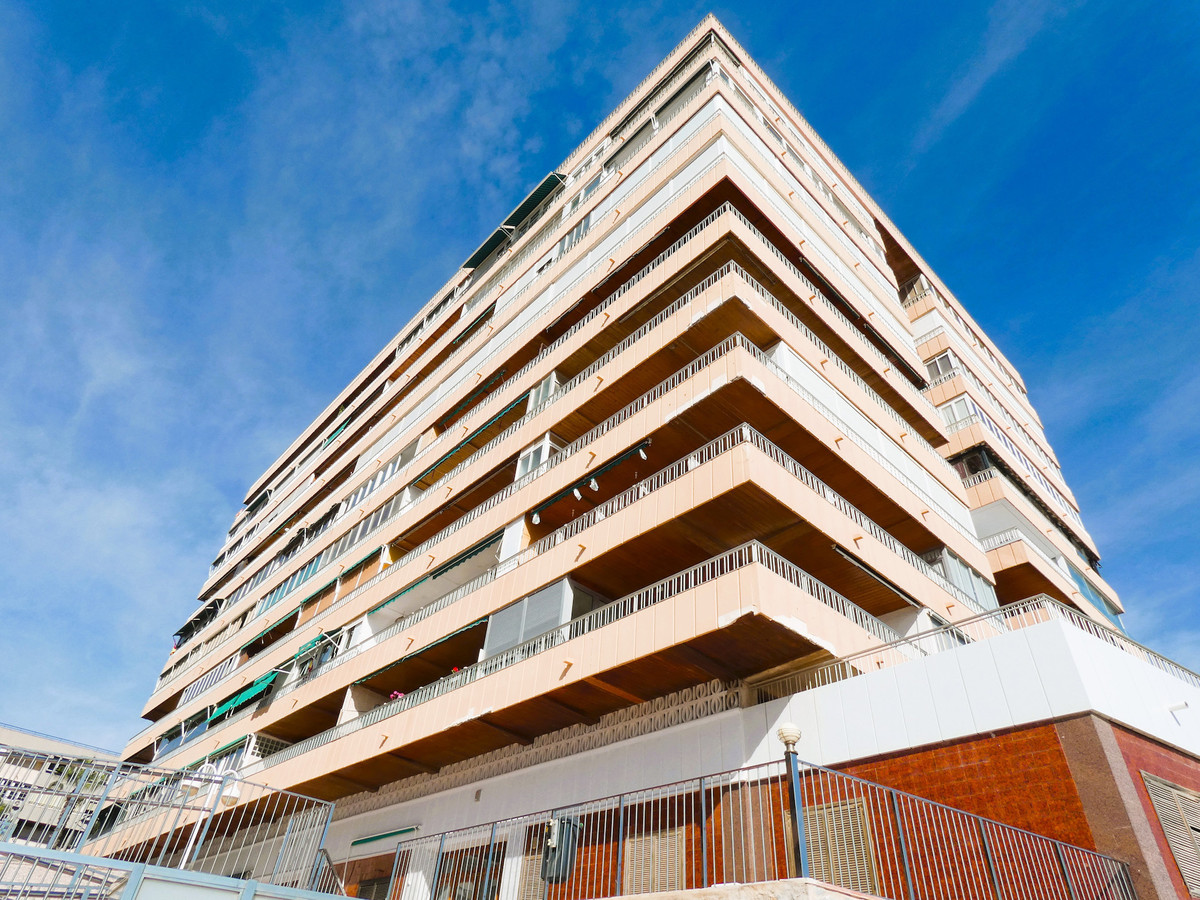 Se vende Apartamento Planta Media de 3 dormitorios en Costa Blanca, Alicante, España
