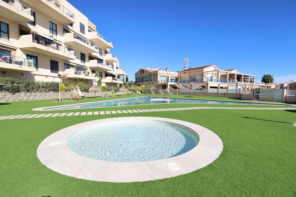 Se vende Apartamento Planta Media de 2 dormitorios en Costa Blanca, Alicante, España
