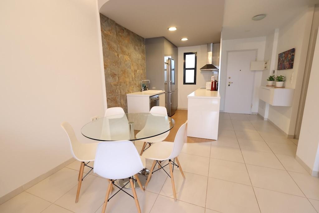 Se vende Apartamento Planta Media de 2 dormitorios en Costa Blanca, Alicante, España