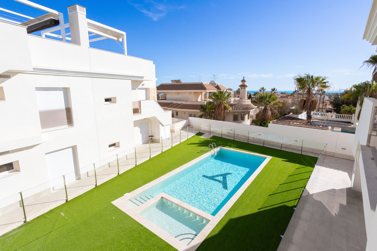 Se vende Apartamento en Planta Última de 2 dormitorios en Costa Blanca, Alicante, España