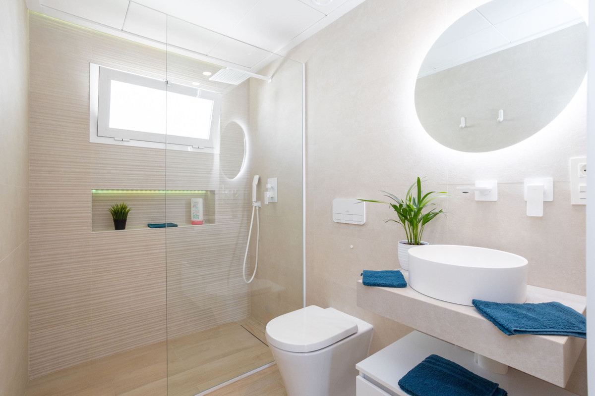 Se vende Apartamento en Planta Última de 2 dormitorios en Costa Blanca, Alicante, España