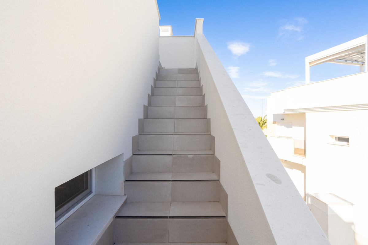 Se vende Apartamento en Planta Última de 2 dormitorios en Costa Blanca, Alicante, España