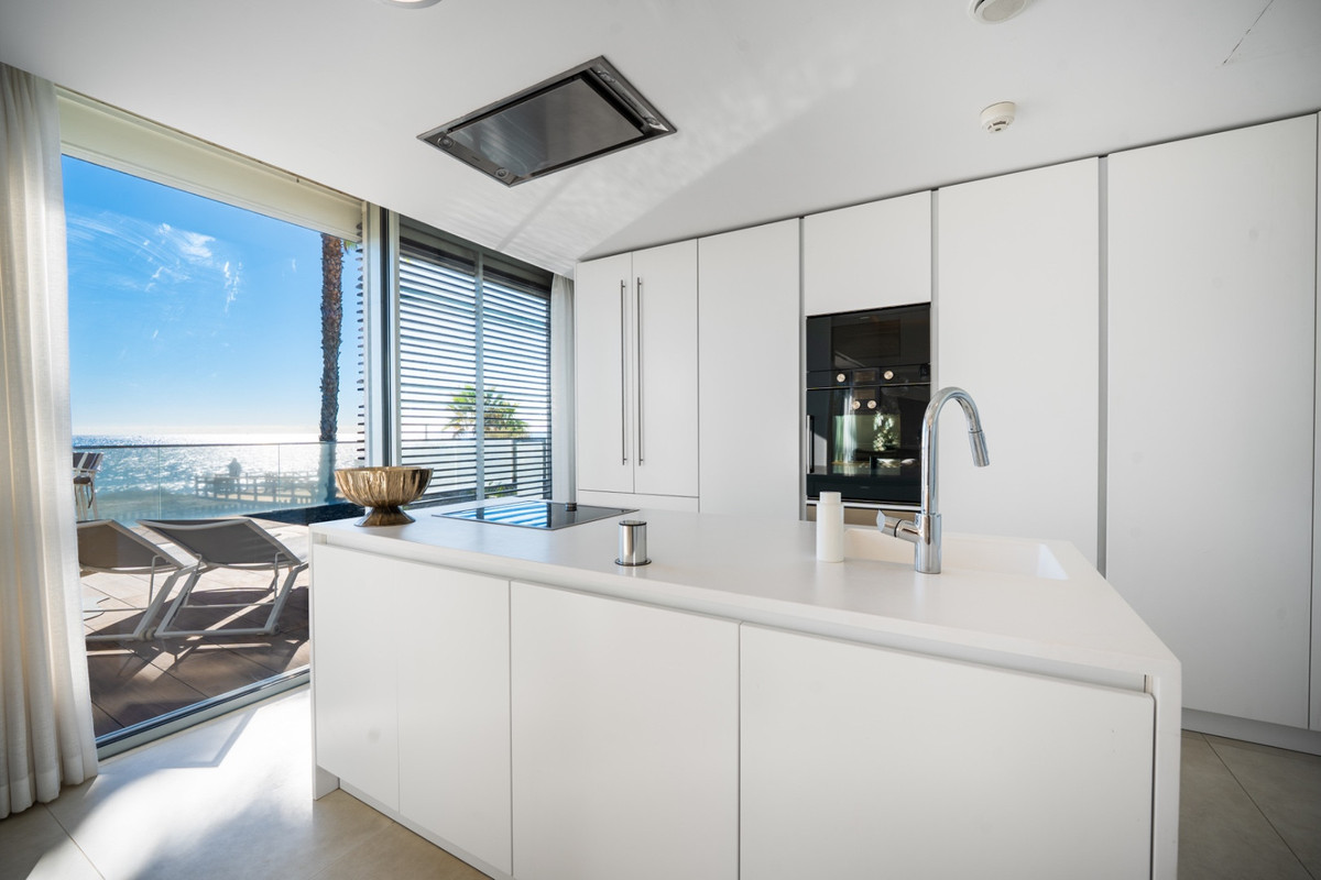 Se vende Villa - Chalet de 4 dormitorios en Costa Del Sol, Málaga, España