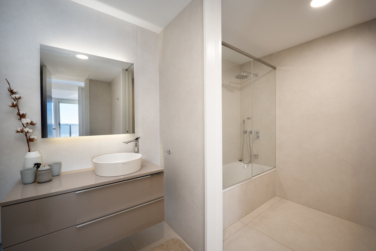 Se vende Villa - Chalet de 4 dormitorios en Costa Del Sol, Málaga, España