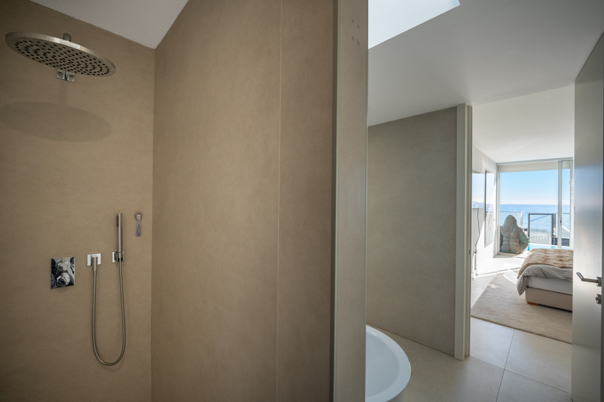 Se vende Villa - Chalet de 4 dormitorios en Costa Del Sol, Málaga, España