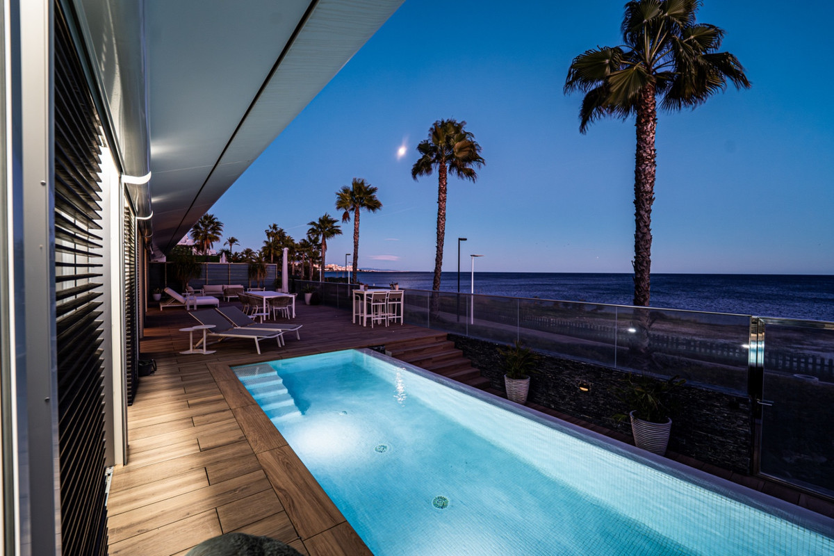 Se vende Villa - Chalet de 4 dormitorios en Costa Del Sol, Málaga, España