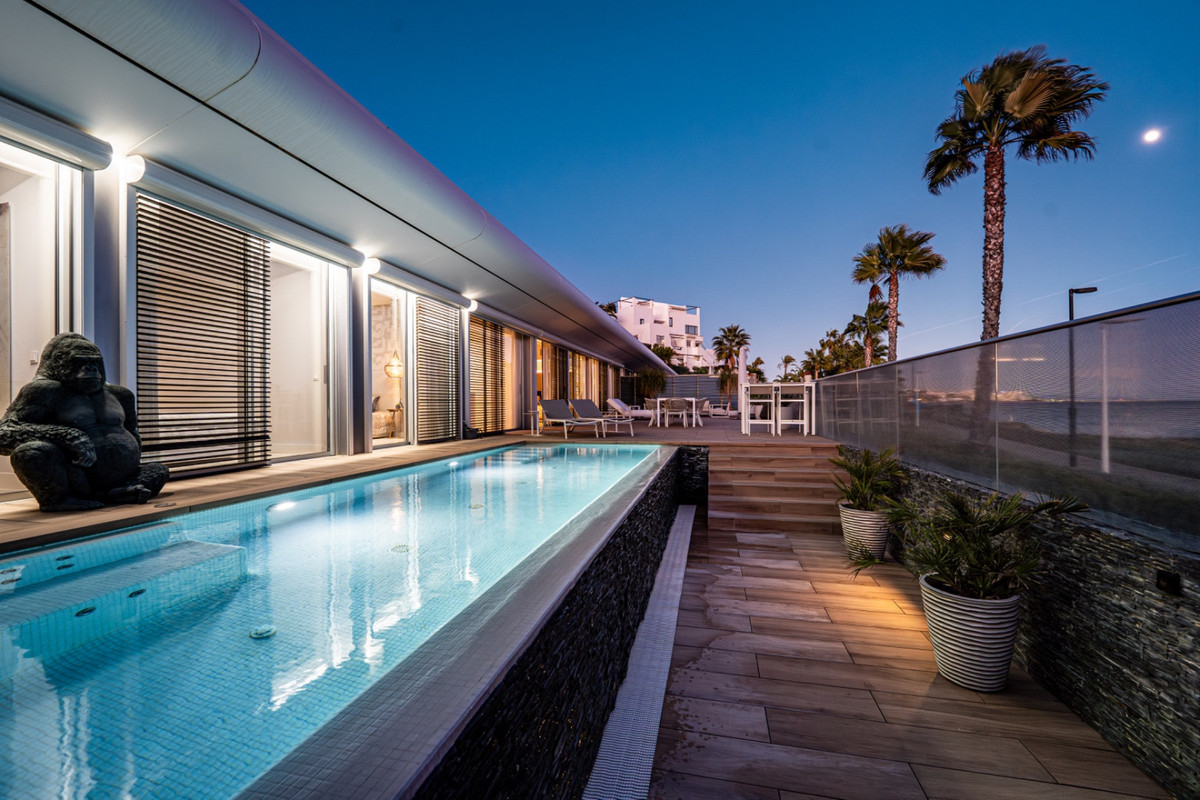 Se vende Villa - Chalet de 4 dormitorios en Costa Del Sol, Málaga, España