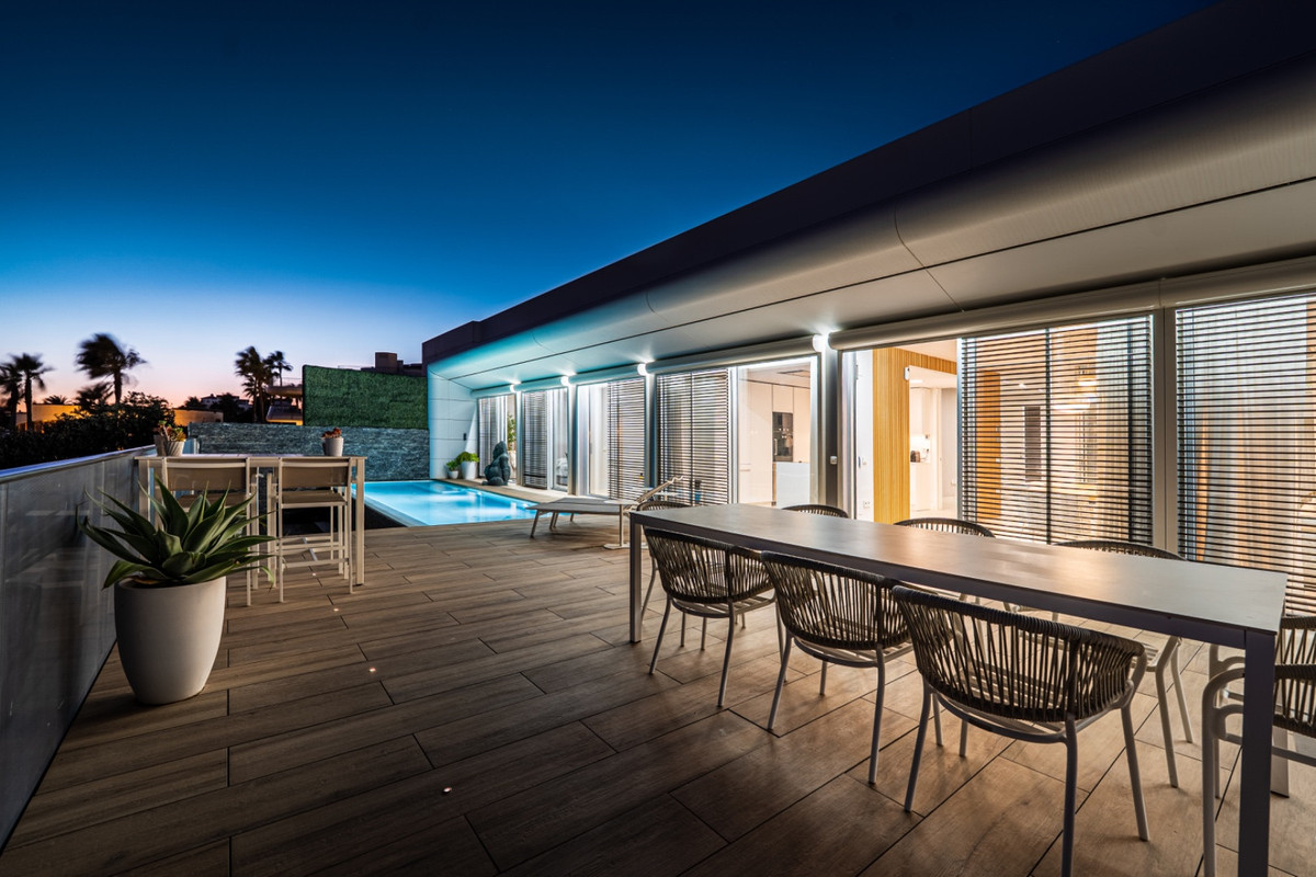 Se vende Villa - Chalet de 4 dormitorios en Costa Del Sol, Málaga, España