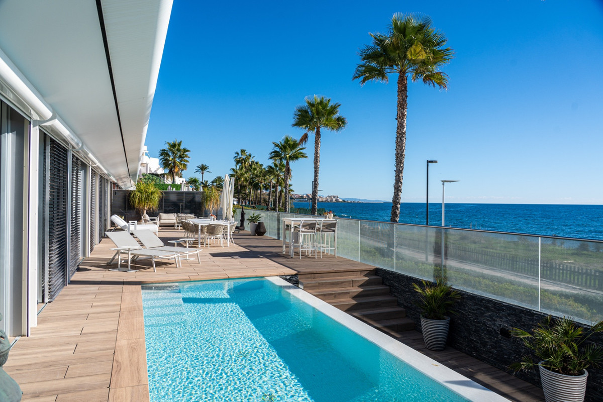 Se vende Villa - Chalet de 4 dormitorios en Costa Del Sol, Málaga, España