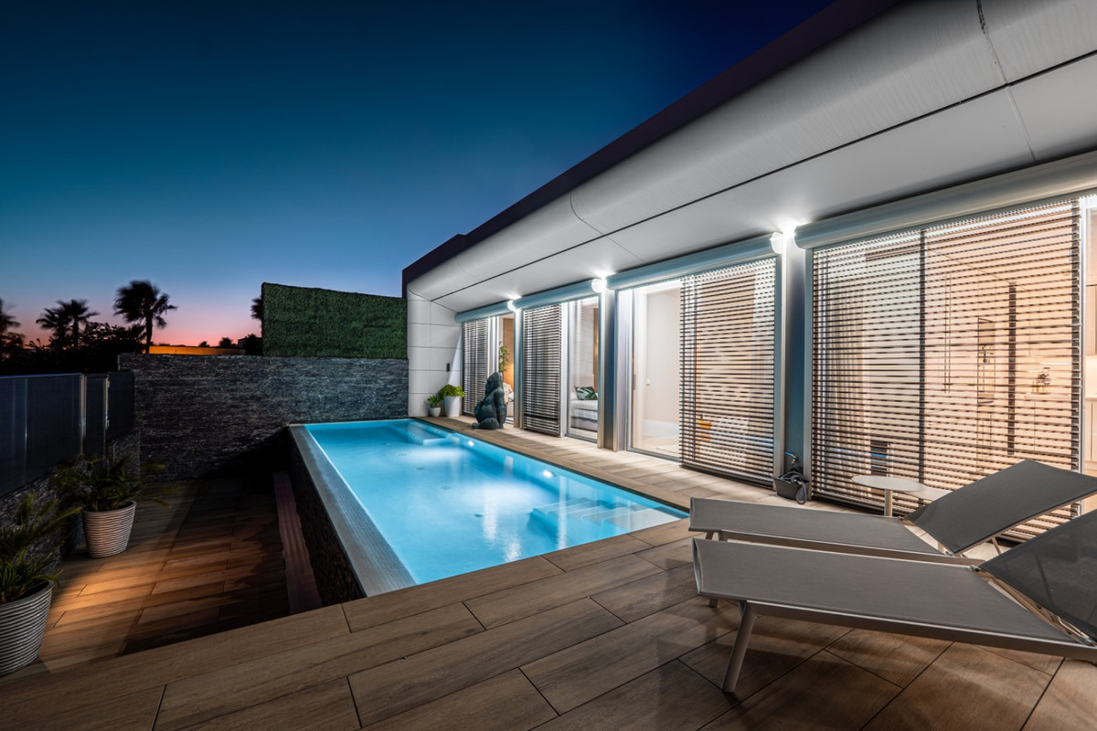Se vende Villa - Chalet de 4 dormitorios en Costa Del Sol, Málaga, España
