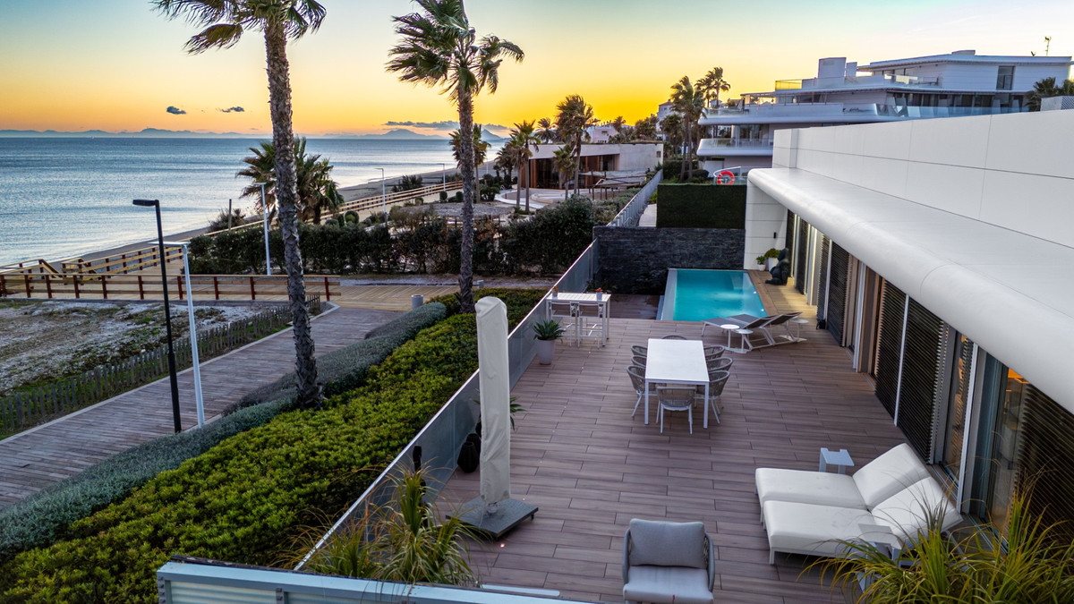 Se vende Villa - Chalet de 4 dormitorios en Costa Del Sol, Málaga, España