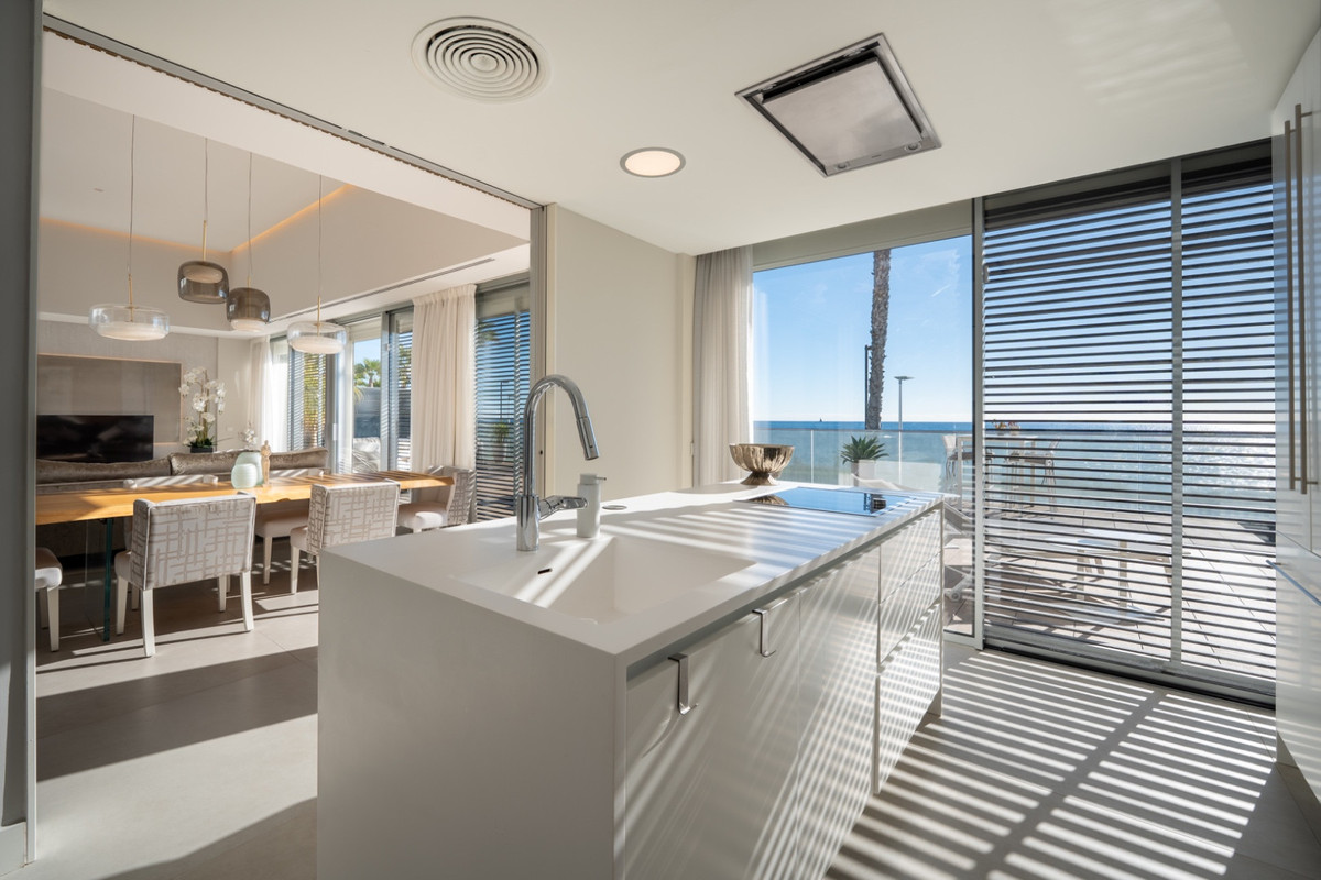 Se vende Villa - Chalet de 4 dormitorios en Costa Del Sol, Málaga, España