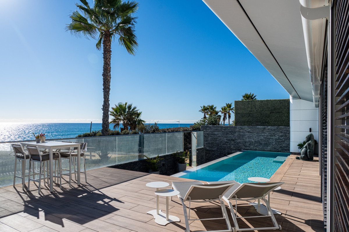 Se vende Villa - Chalet de 4 dormitorios en Costa Del Sol, Málaga, España