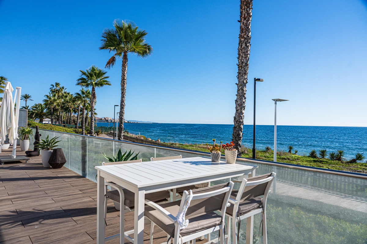 Se vende Villa - Chalet de 4 dormitorios en Costa Del Sol, Málaga, España