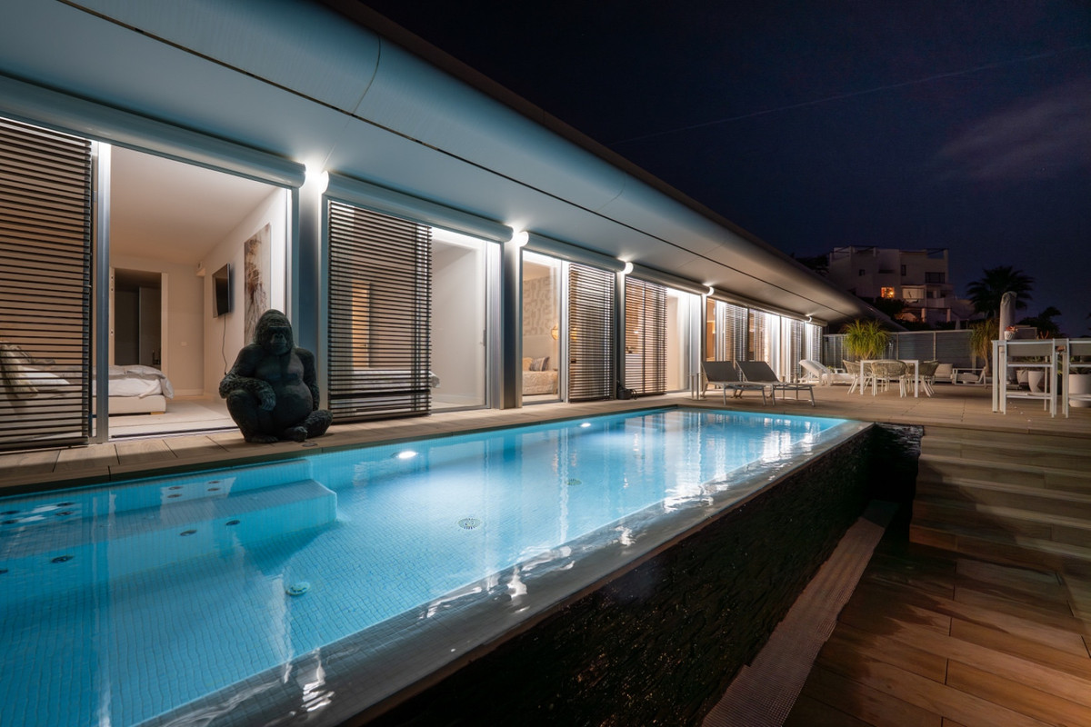 Se vende Villa - Chalet de 4 dormitorios en Costa Del Sol, Málaga, España