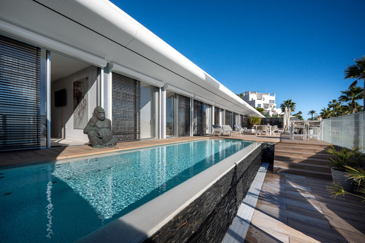 Se vende Villa - Chalet de 4 dormitorios en Costa Del Sol, Málaga, España