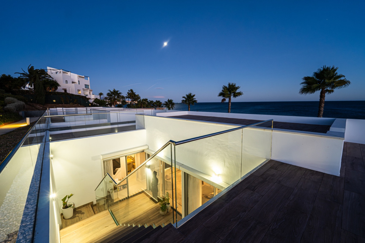 Se vende Villa - Chalet de 4 dormitorios en Costa Del Sol, Málaga, España