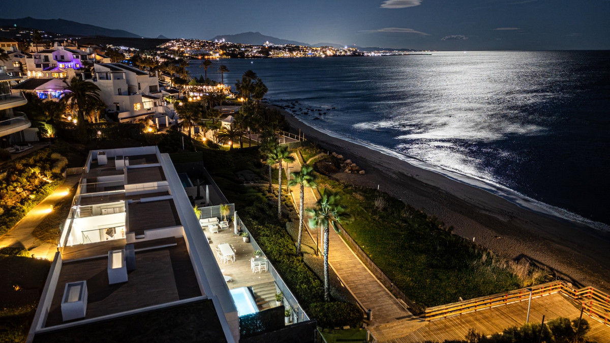 Se vende Villa - Chalet de 4 dormitorios en Costa Del Sol, Málaga, España