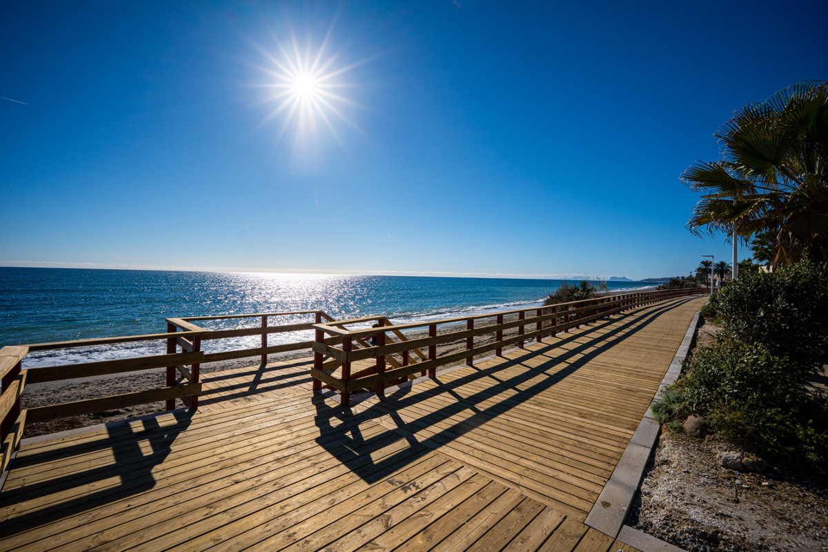 Se vende Villa - Chalet de 4 dormitorios en Costa Del Sol, Málaga, España