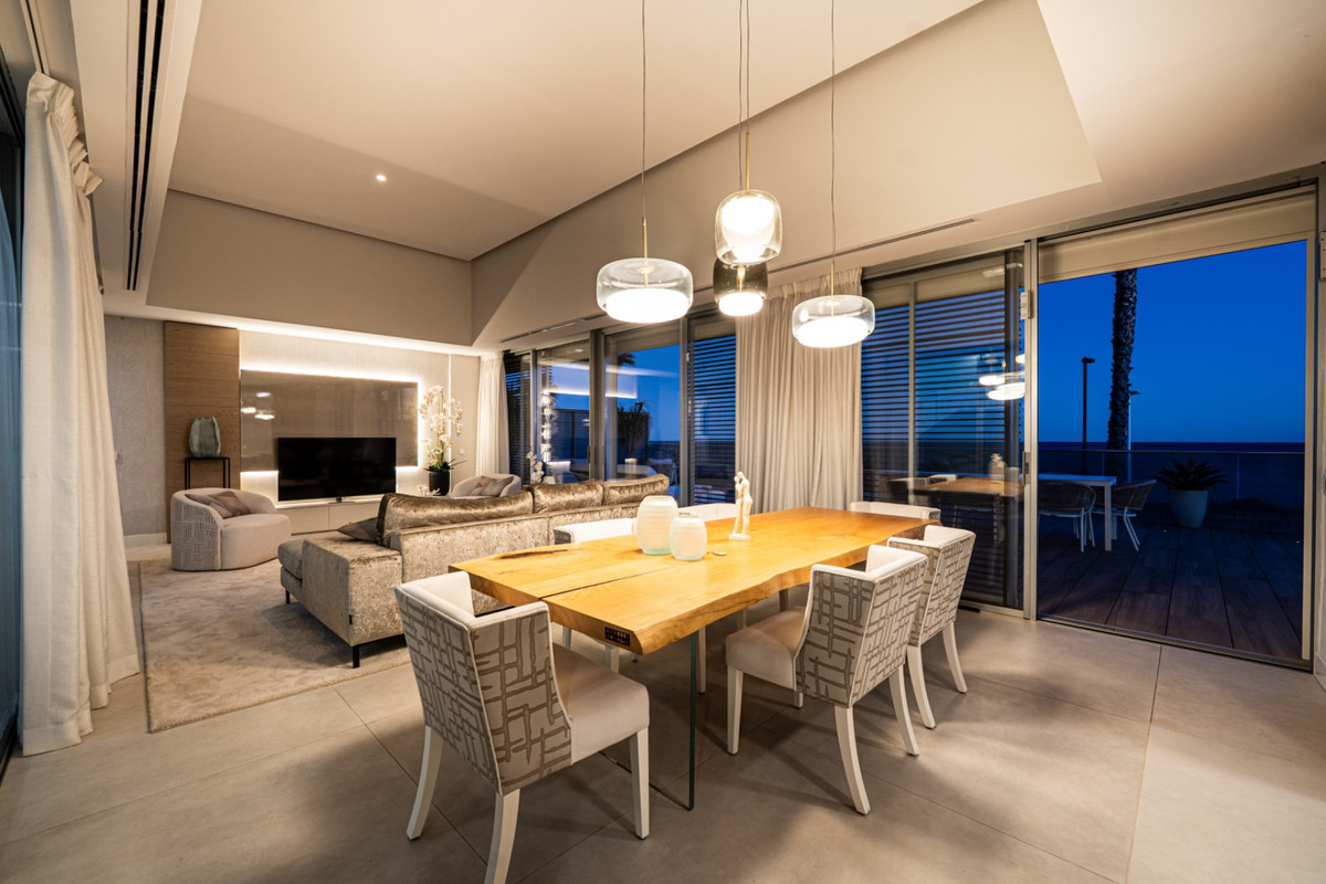 Se vende Villa - Chalet de 4 dormitorios en Costa Del Sol, Málaga, España