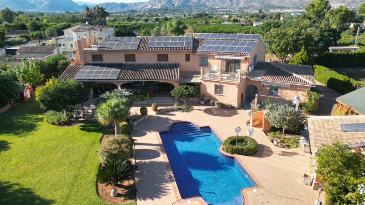 4 Bed Townhouse for sale in Pedreguer Costa Blanca, Alicante, Spain