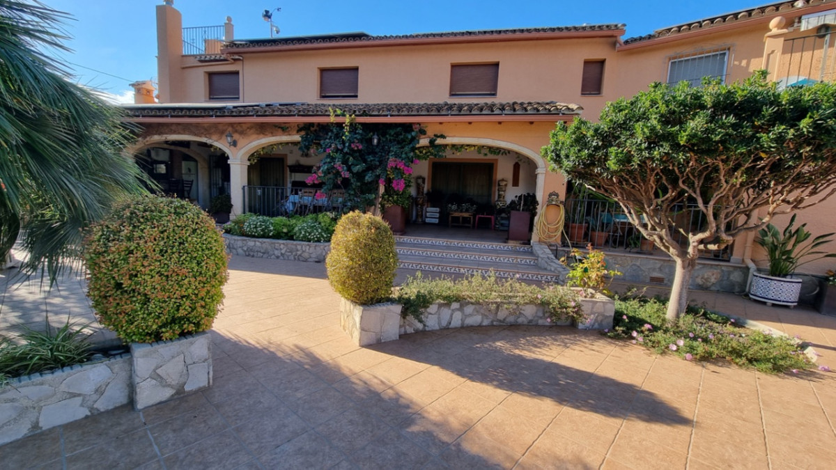 4 Bed Townhouse for sale in Pedreguer Costa Blanca, Alicante, Spain