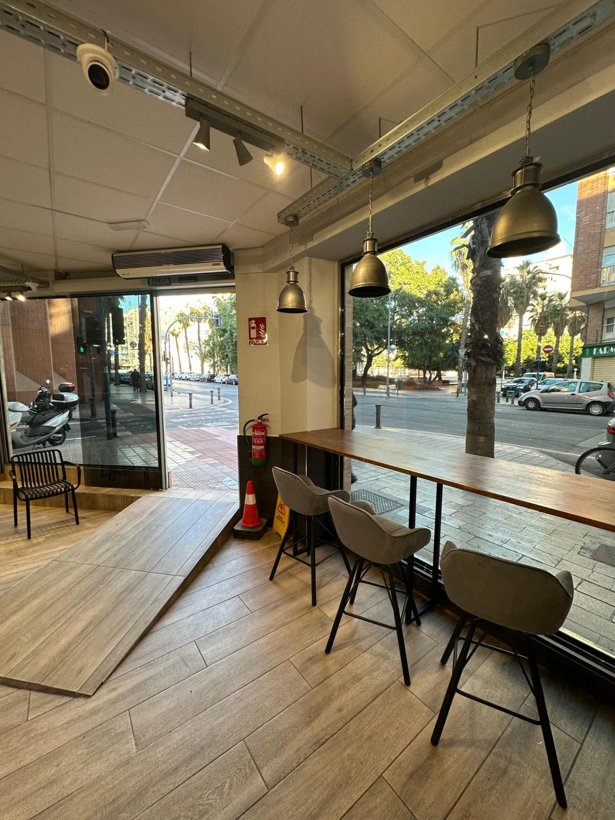 Commercial unit for sale in Alicante Costa Blanca, Alicante, Spain