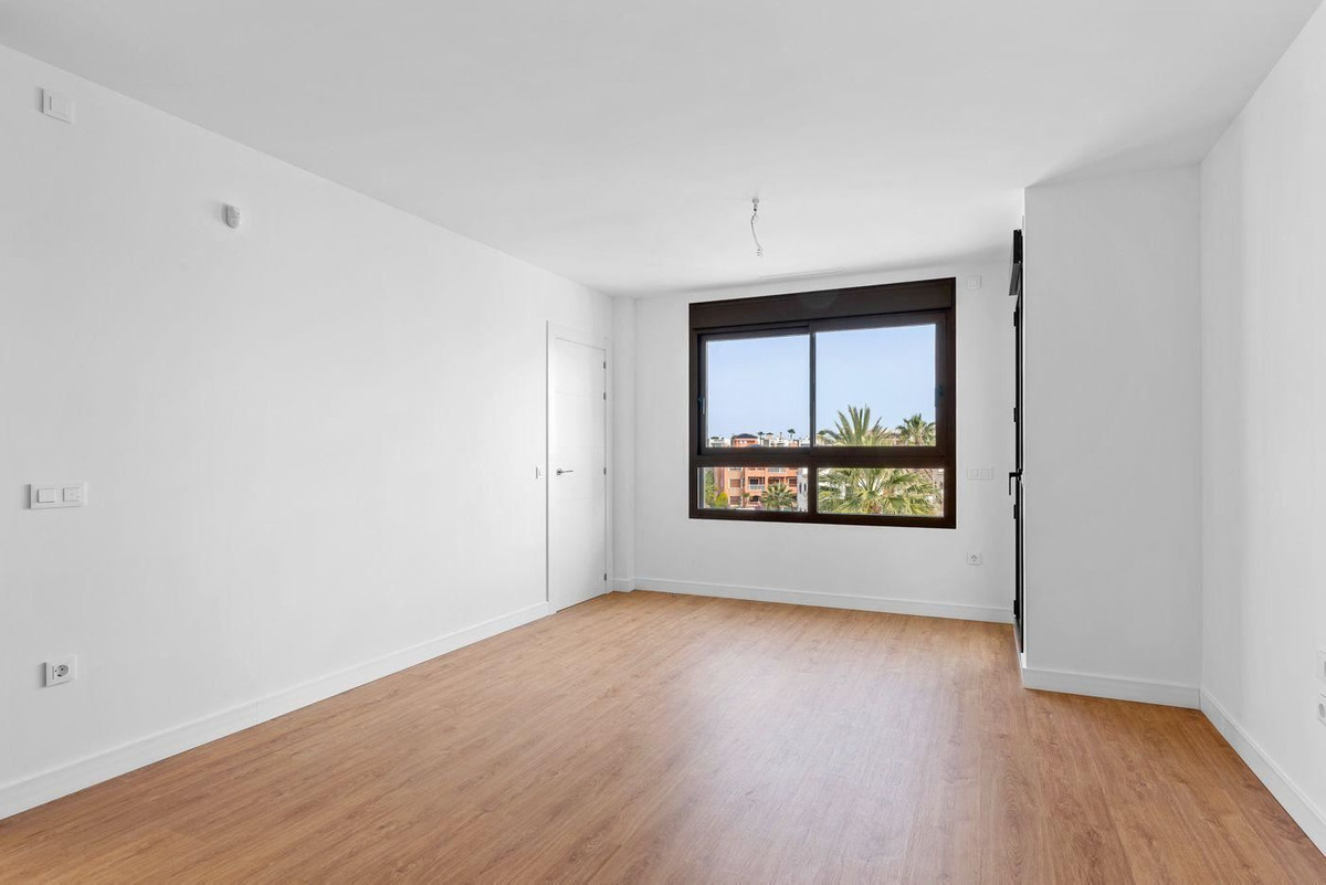 Se vende Apartamento Planta Media de 2 dormitorios en Costa Blanca, Alicante, España