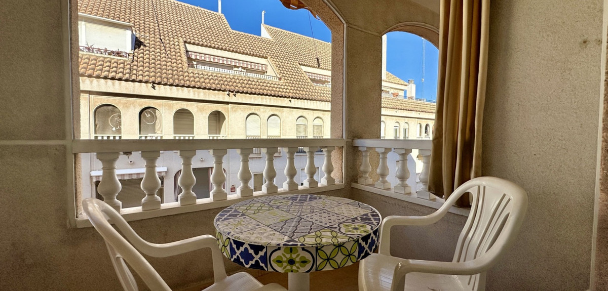Se vende Apartamento Planta Media de 2 dormitorios en Costa Blanca, Alicante, España