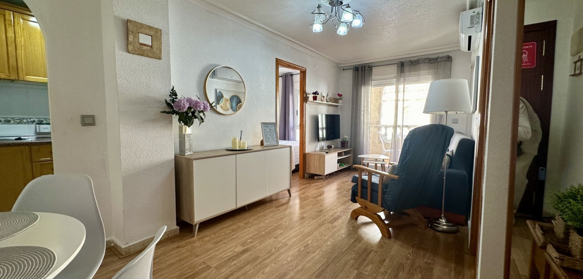 Se vende Apartamento Planta Media de 2 dormitorios en Costa Blanca, Alicante, España
