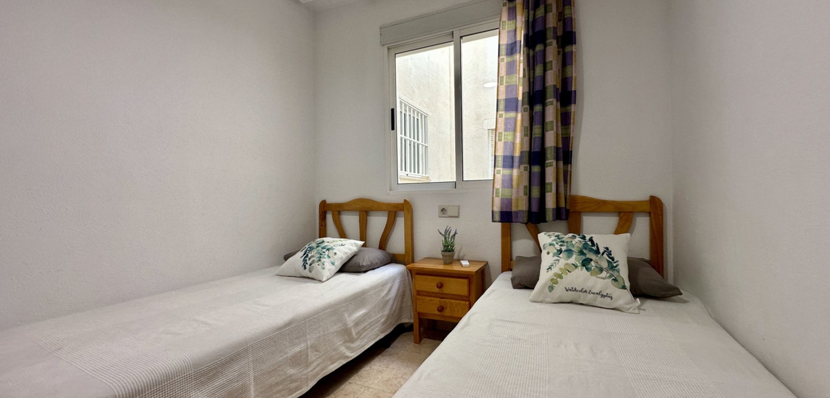 Se vende Apartamento Planta Media de 2 dormitorios en Costa Blanca, Alicante, España