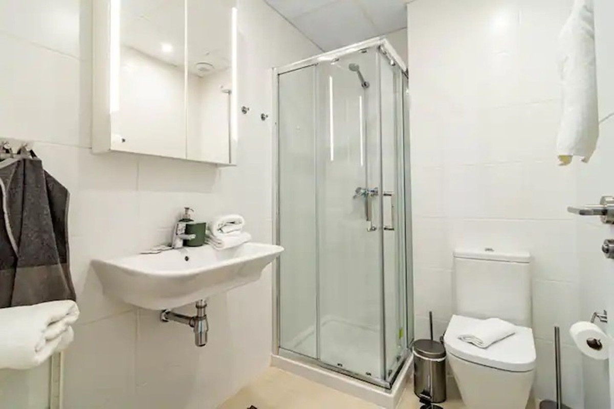 Se vende Apartamento Planta Media de 2 dormitorios en Costa Del Sol, Málaga, España