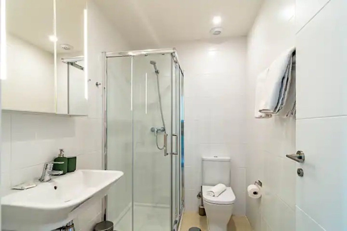 Se vende Apartamento Planta Media de 2 dormitorios en Costa Del Sol, Málaga, España