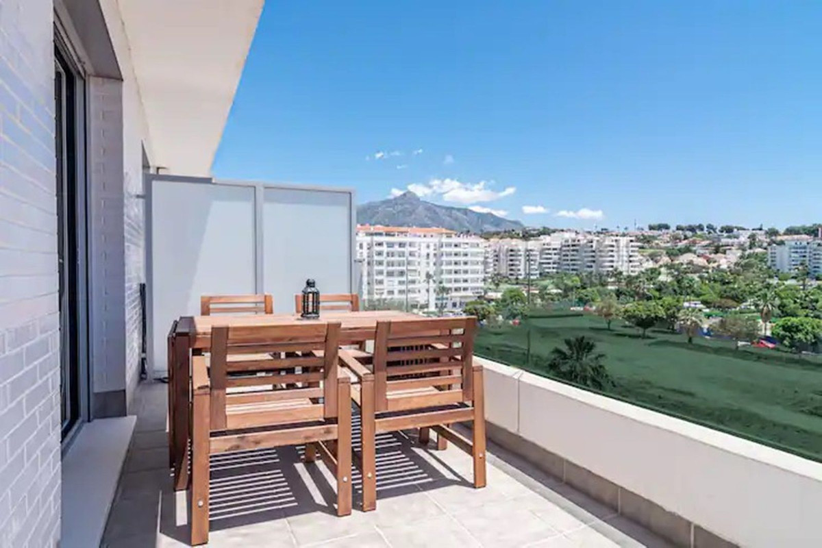 Se vende Apartamento Planta Media de 2 dormitorios en Costa Del Sol, Málaga, España