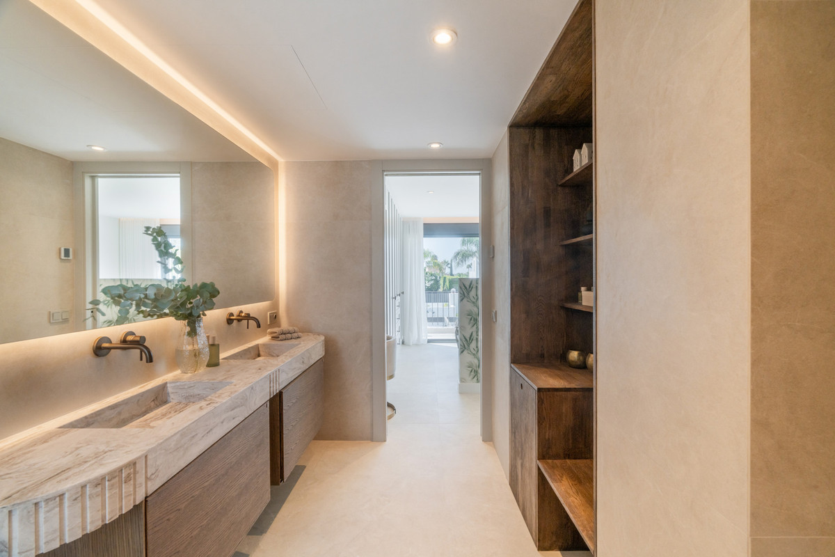 6 Bed Townhouse for sale in Nueva Andalucía Costa Del Sol, Málaga, Spain