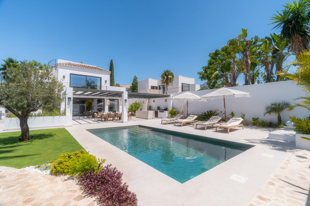 6 Bed Townhouse for sale in Nueva Andalucía Costa Del Sol, Málaga, Spain