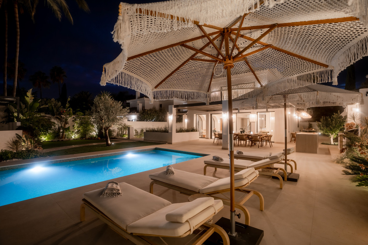 6 Bed Townhouse for sale in Nueva Andalucía Costa Del Sol, Málaga, Spain