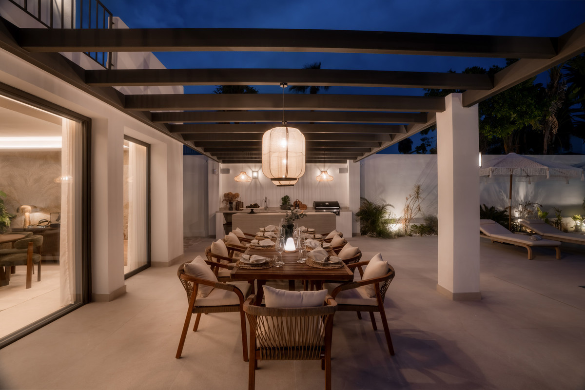 6 Bed Townhouse for sale in Nueva Andalucía Costa Del Sol, Málaga, Spain