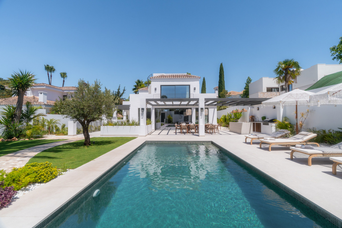 6 Bed Townhouse for sale in Nueva Andalucía Costa Del Sol, Málaga, Spain