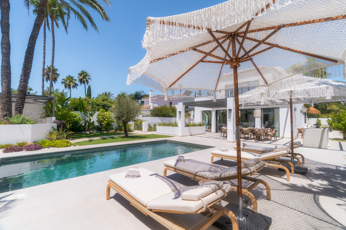 6 Bed Townhouse for sale in Nueva Andalucía Costa Del Sol, Málaga, Spain
