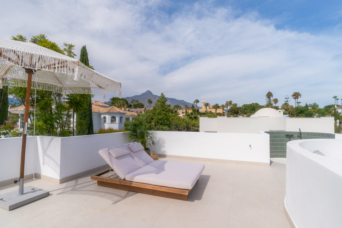 6 Bed Townhouse for sale in Nueva Andalucía Costa Del Sol, Málaga, Spain