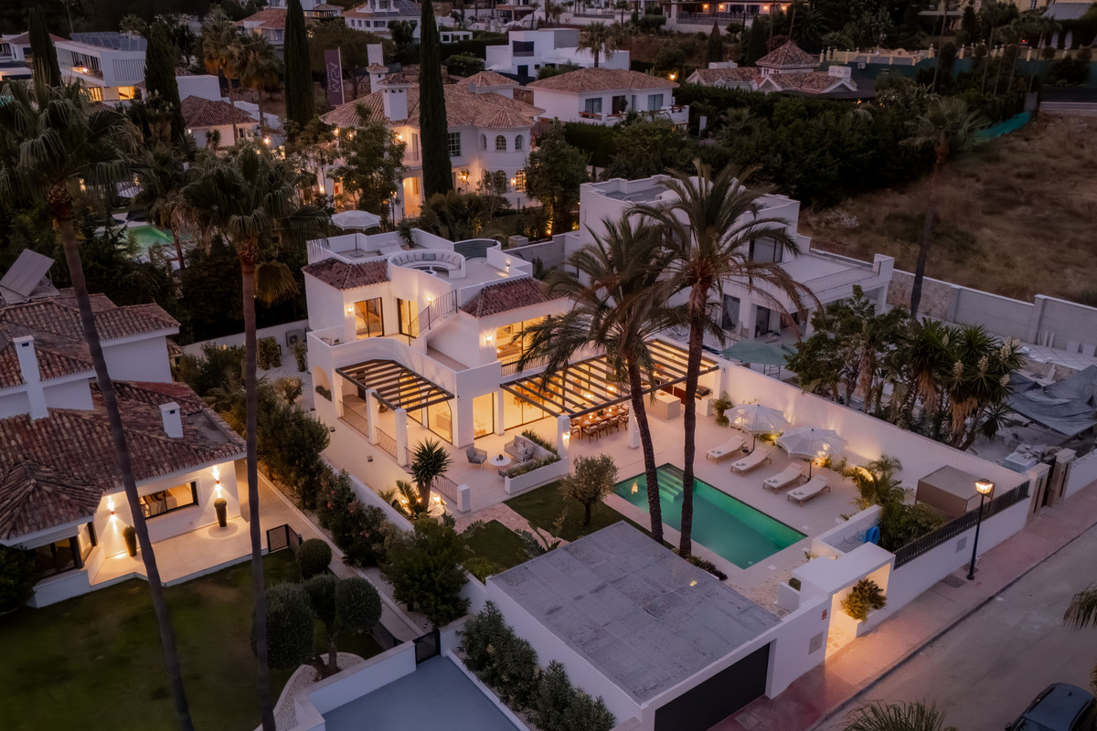 6 Bed Townhouse for sale in Nueva Andalucía Costa Del Sol, Málaga, Spain