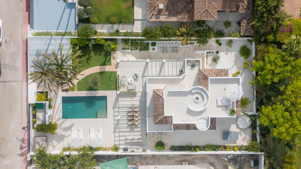 6 Bed Townhouse for sale in Nueva Andalucía Costa Del Sol, Málaga, Spain