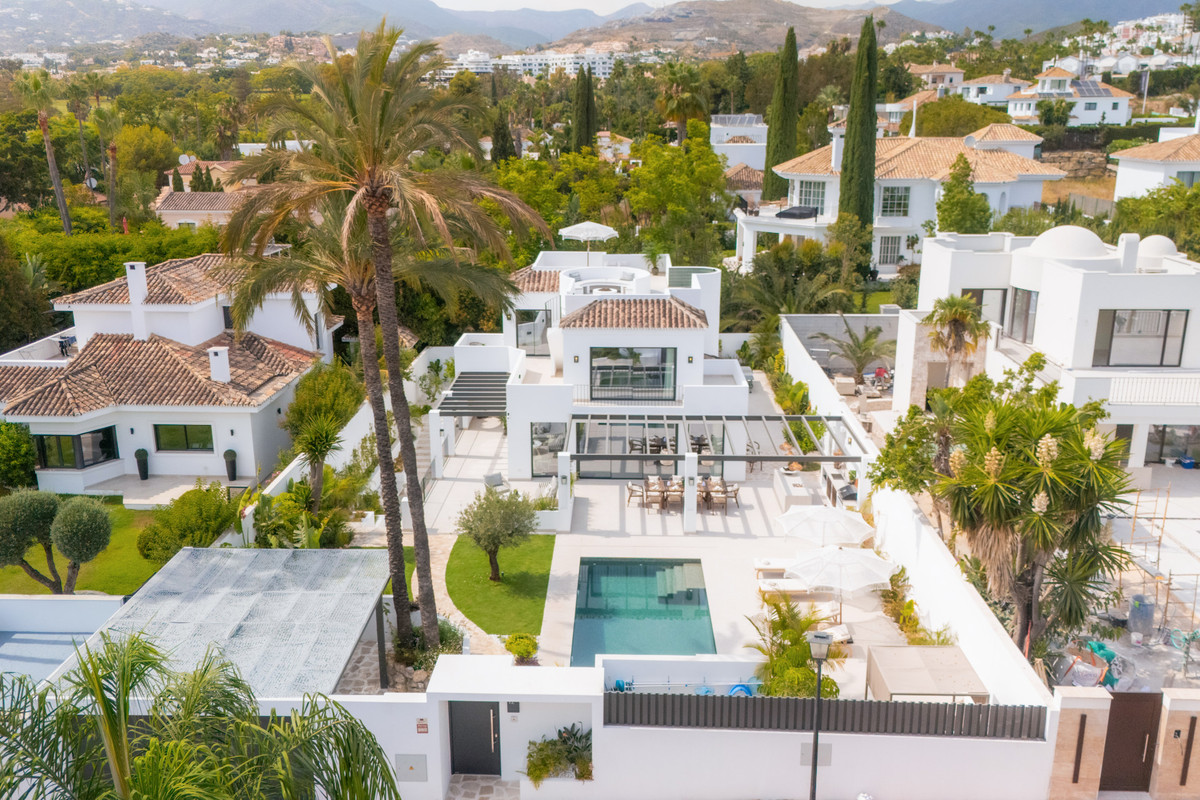 6 Bed Townhouse for sale in Nueva Andalucía Costa Del Sol, Málaga, Spain